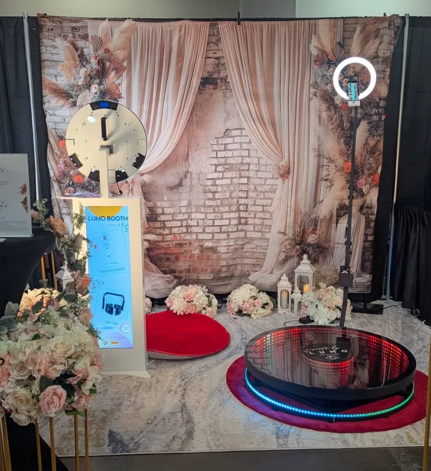 LUNO Events booth at a wedding show